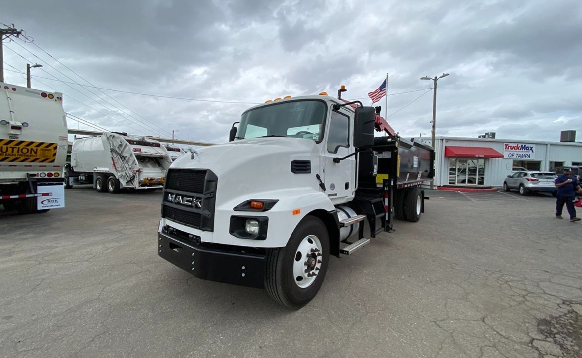 2024 Mack MD6 - 20 Yard Pac Mac Grapple Truck