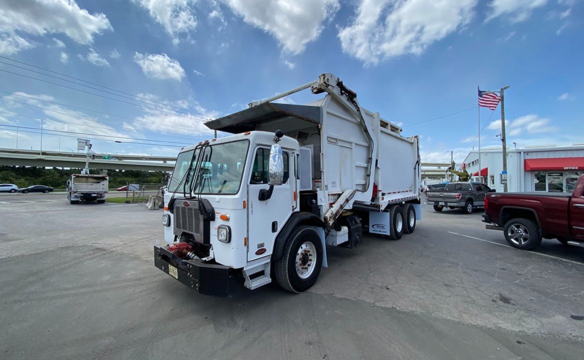 2019 Peterbilt 520 - 40 yd EZ Pack Side Loader Garbage Truck