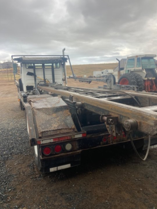 2000 Freightliner Roll Off Truck