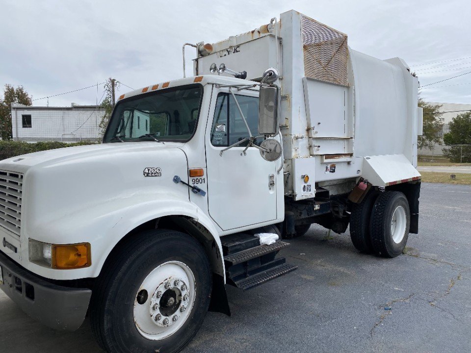 1999 Int 4700 Wayne Manual Side Loader - Runs, Drives, And Operates