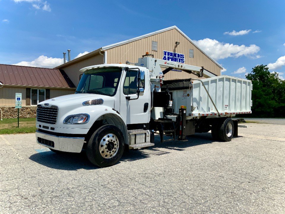 2023 Freightliner M2-106, Pac Mac Grapple Truck