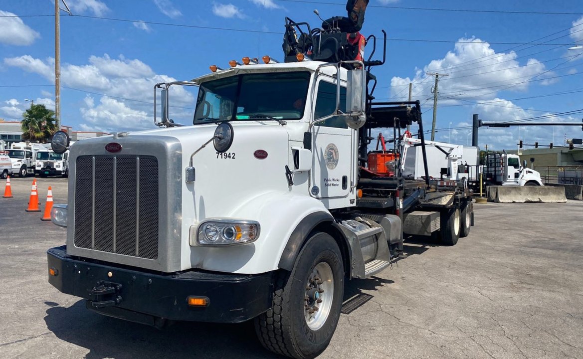 2014 Peterbilt 365 - 60,000 lb. American Roll-off - Palfinger Grapple Truck