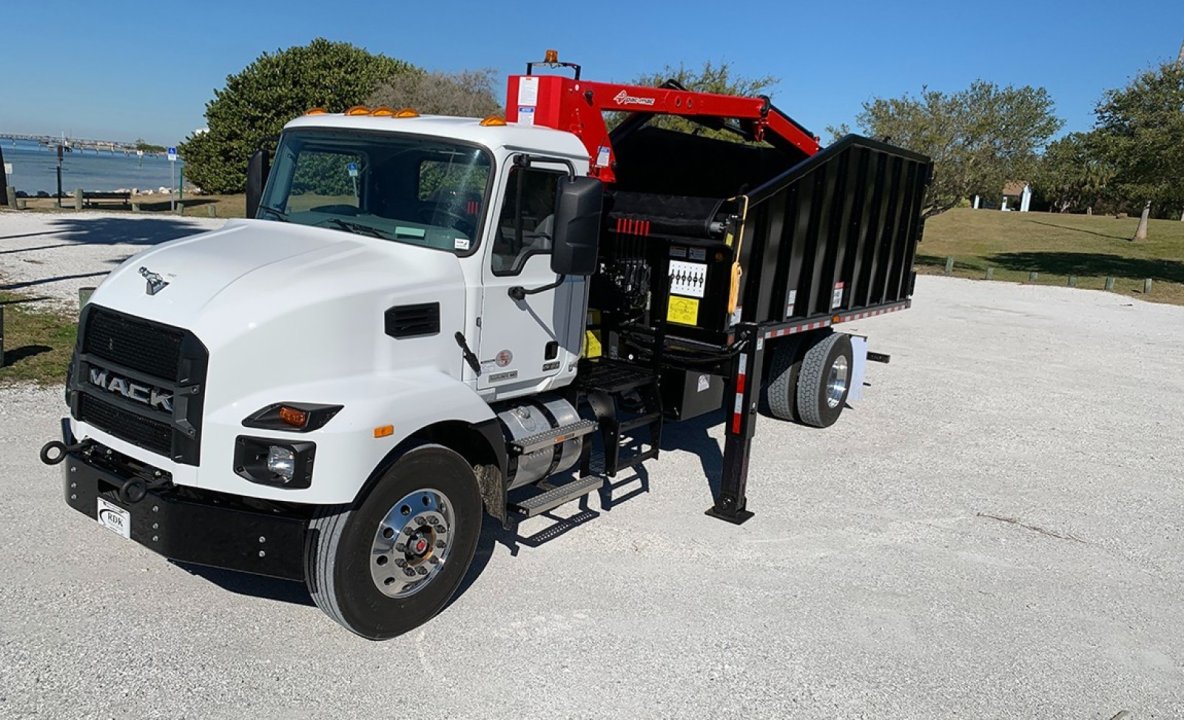 2024 Mack MD7 - 28 Yard Pac Mac Grapple Truck