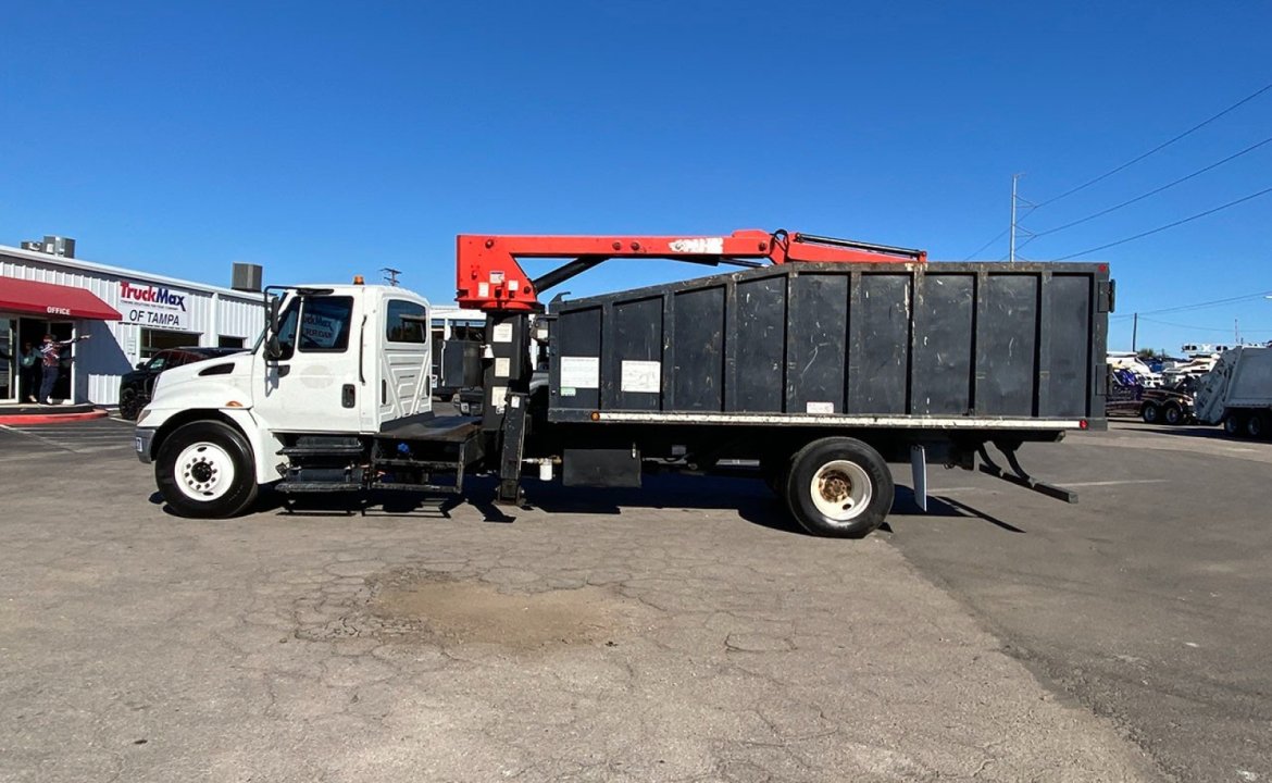 2017 International 4300SBA - 24 Yard Pac Mac Grapple Truck