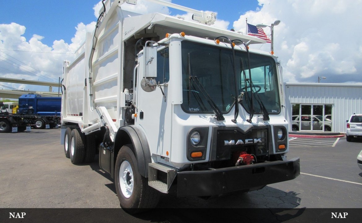 2007 Mack MR688S - 40 Yard Heil Front Loader Garbage Truck