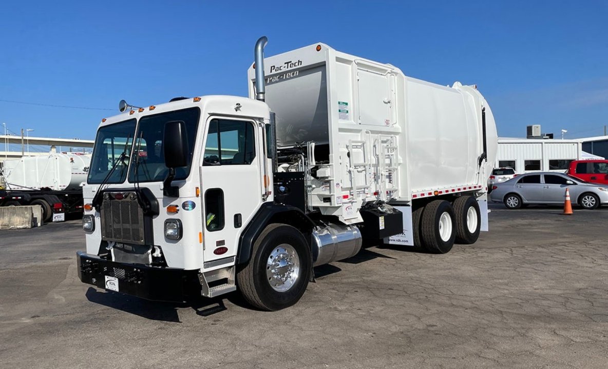 2021 Peterbilt 520 - 31 yard Pac Tech Side Loader Garbage Truck