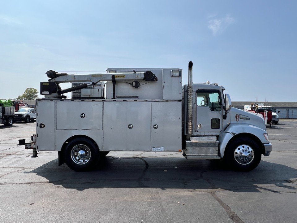 ID: 455796 I 2015 Kenworth T370 Service Truck w/Crane &amp; Tool Storage