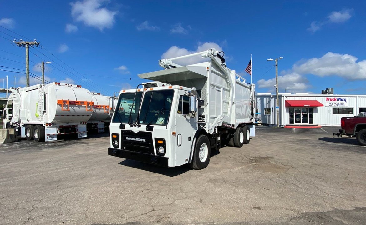 2014 Mack LEU613 - 40 yard EZ-Pack Front Loader Garbage Truck