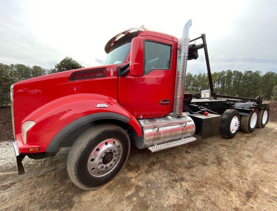 2016 Kenworth T880 Roll Off Truck