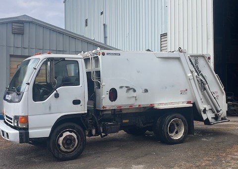 2005 Isuzu NQR w/ 6yd Wayne Royal Body & cart tipper