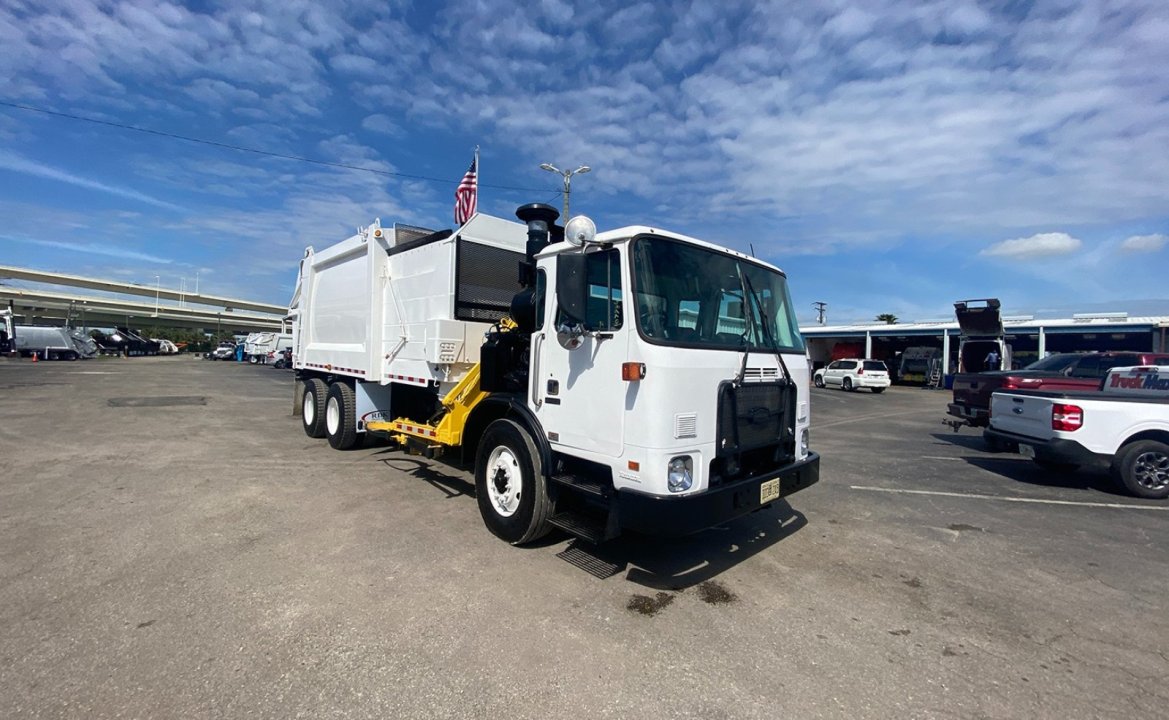 2013 Autocar ACX - 28 yd Heil Side Loader Garbage Truck