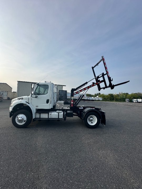 2016 Freightliner Delivery Truck