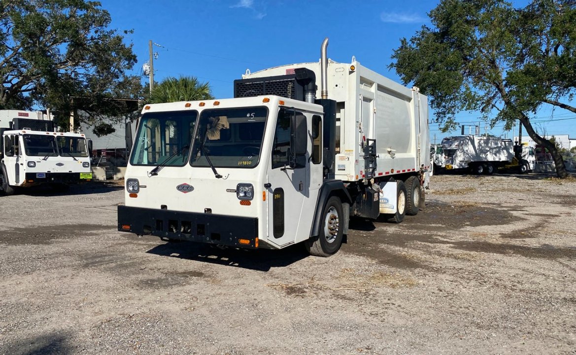 2017 CCC LET2 - 25 Yard Heil Dura Pack 5000 Rear Loader Garbage Truck