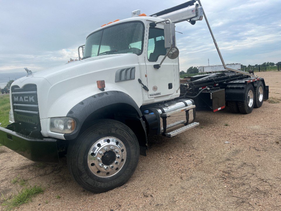 2014 MACK AUTO TRANS ROLOFF 54" HOOK LARGE MP8 ENGINE- 