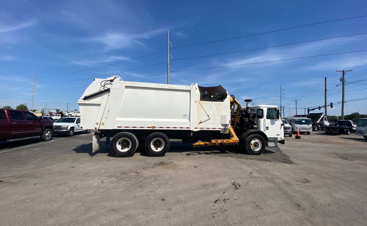 2014 Autocar ACX64 - 28 yd Heil Side Loader Garbage Truck