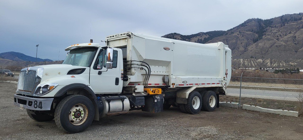 2024 Battle Motors LET2 - 31 yd Pac Tech Side Loader Garbage Truck