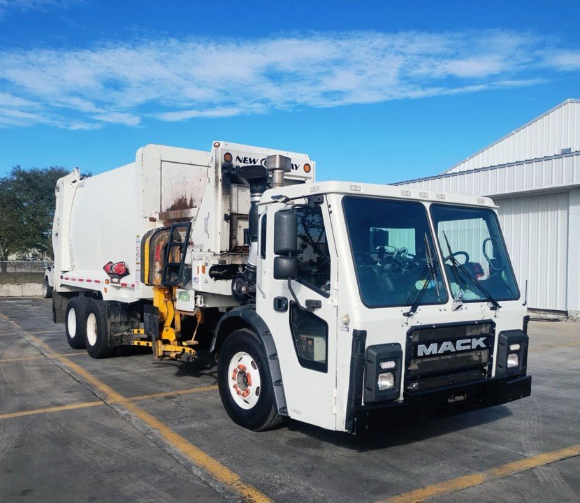 2017 Mack LR613 New Way Sidewinder 31yd ASL Miles 49,414, Hours 6,117