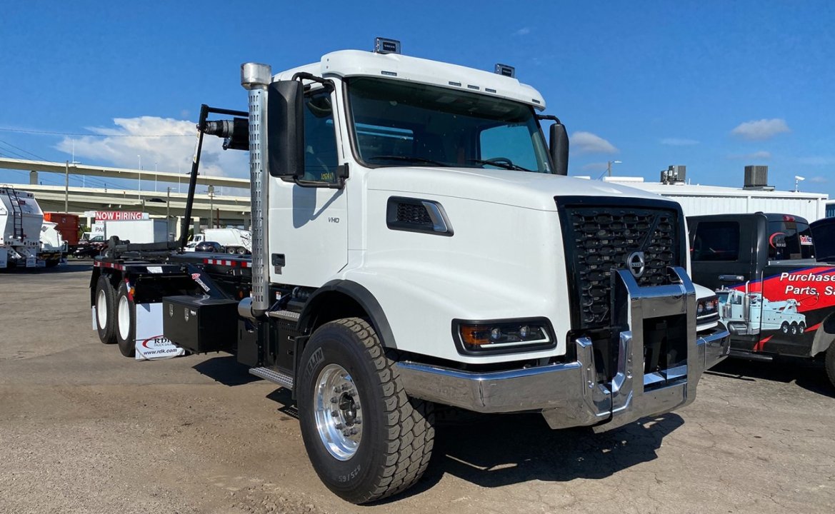 2024 Volvo VHD - 60,000 lb Pac Mac Roll-Off Truck