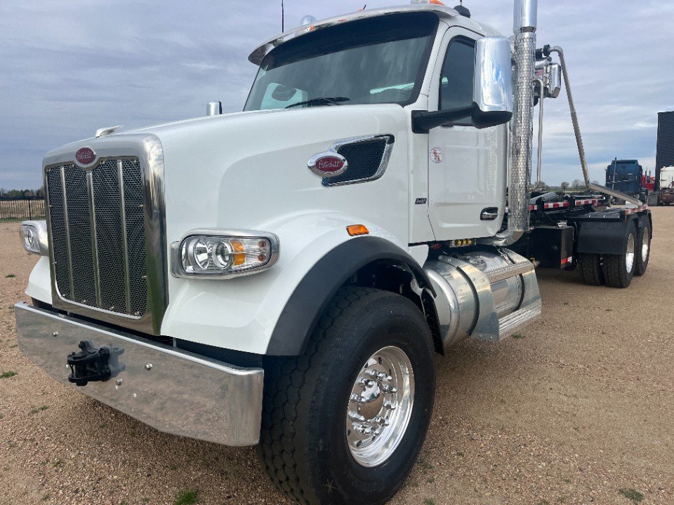 2024 NEW PETERBILT 567 HOOKLIFT TRUCK