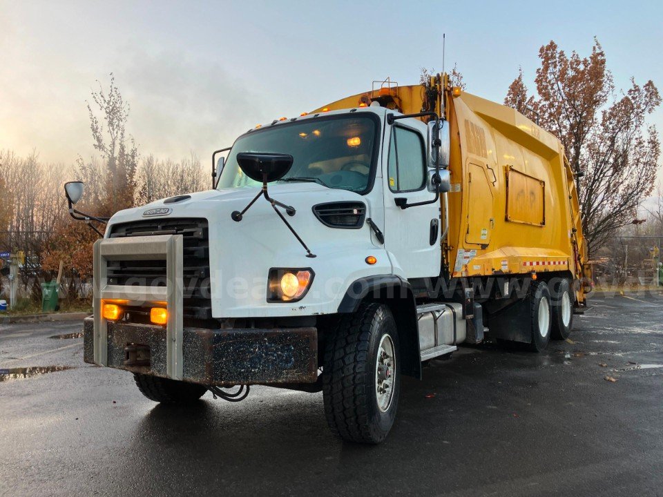 2013 Freightliner 114SD