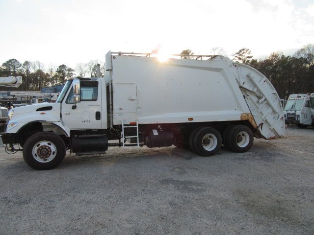 2003 IHC 7300 Rear Load Garbage Truck