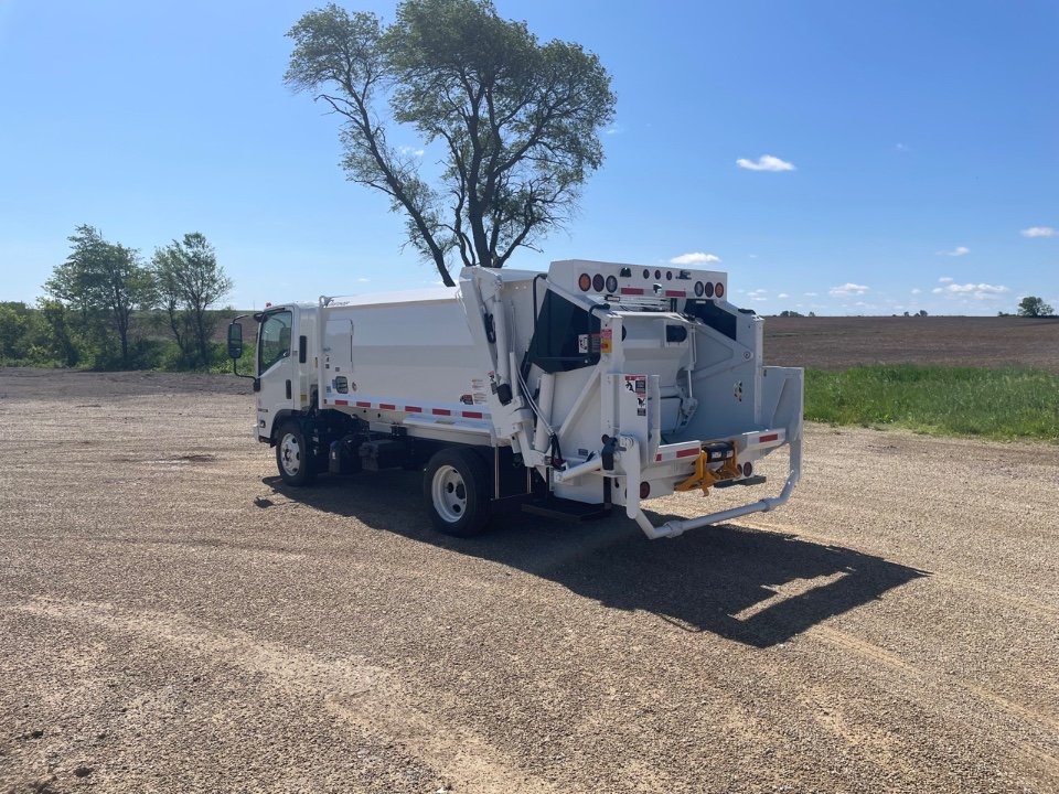 2024 ISUZU NRR CURBTENDER QUANTUM 8 YD REAR LOADER $135,000