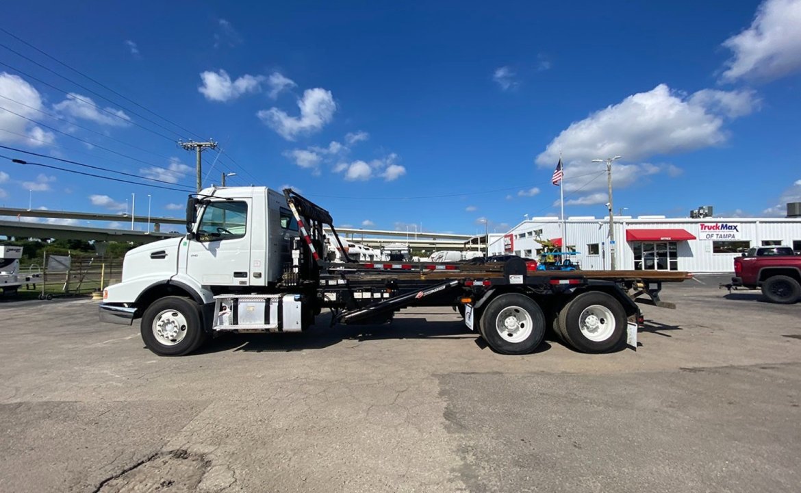 2020 Volvo VHD64 - 60,000 LB Pac Mac Roll Off Truck