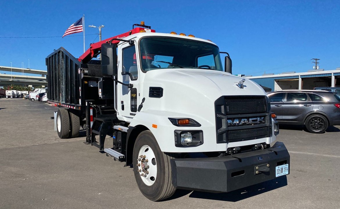 2024 Mack MD7 - 28 Yard Pac Mac Grapple Truck