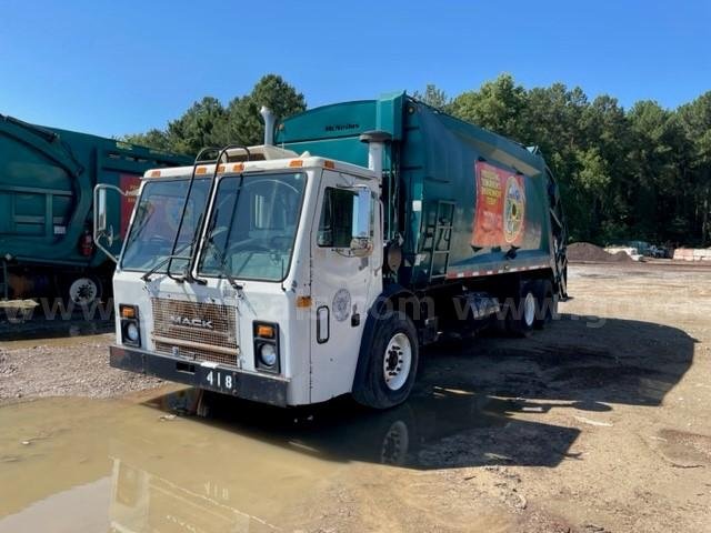 2006 Mack LE613 Garbage Truck