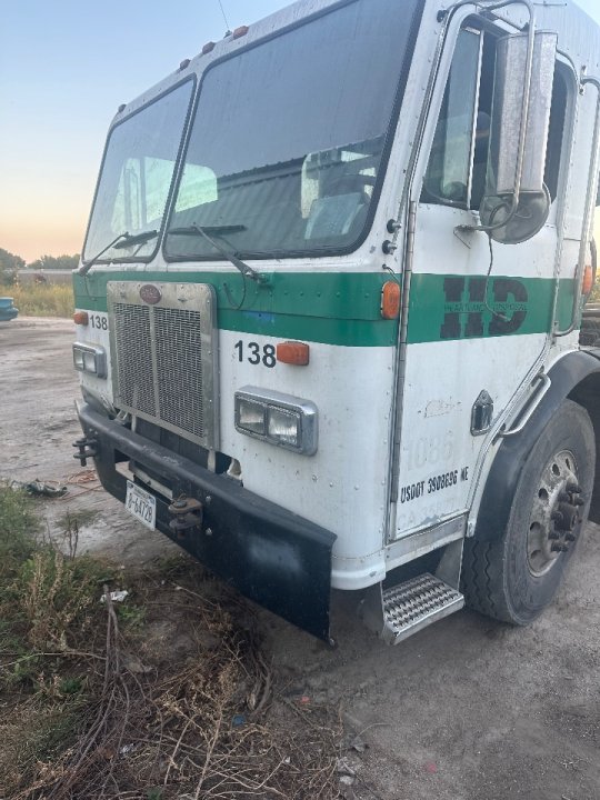 2003 cable roll off truck