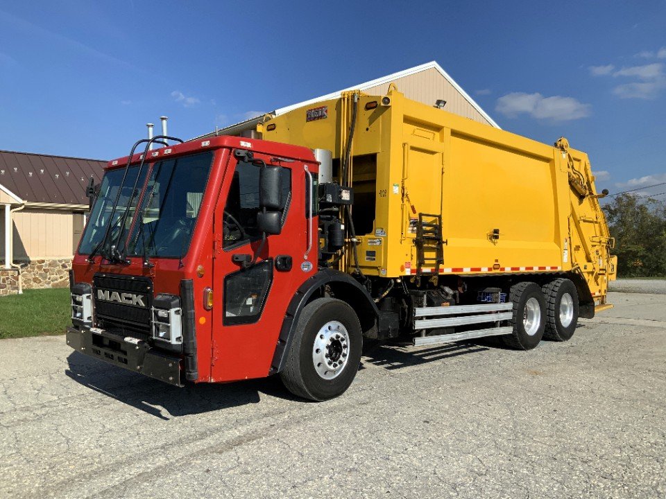 2019 Mack LR Heil Power Trak Commercial 