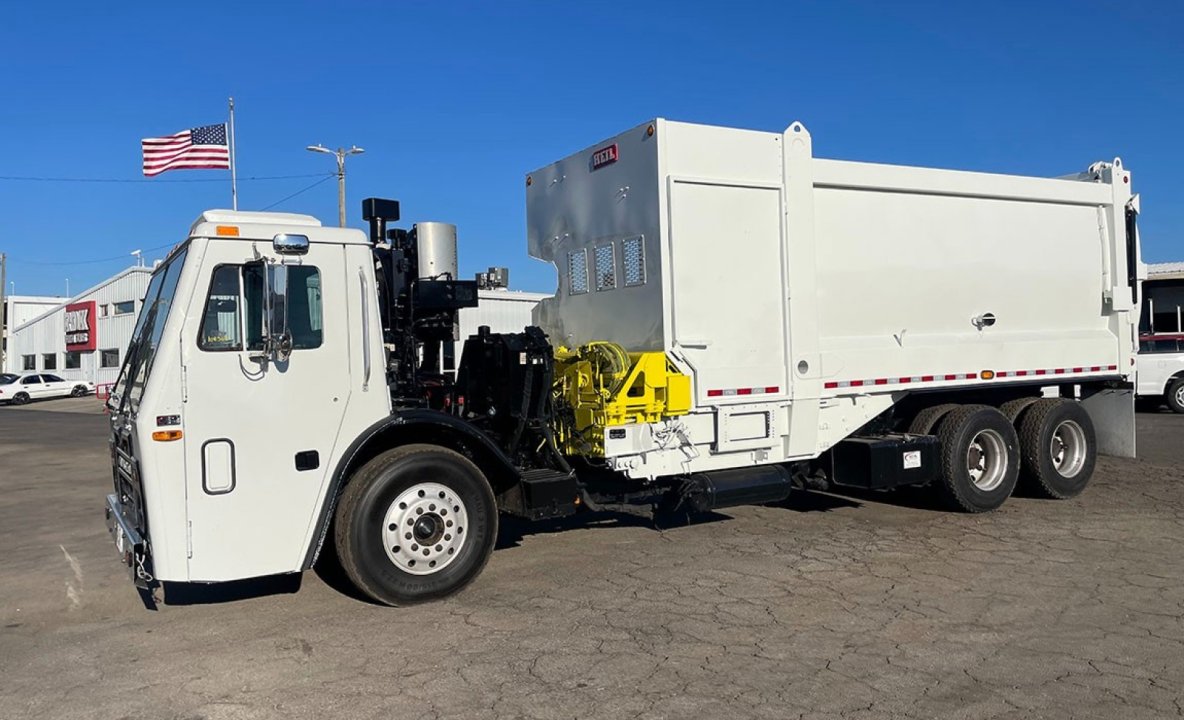 2014 Mack LEU613 - 30 yd. Heil Side Loader Garbage Truck