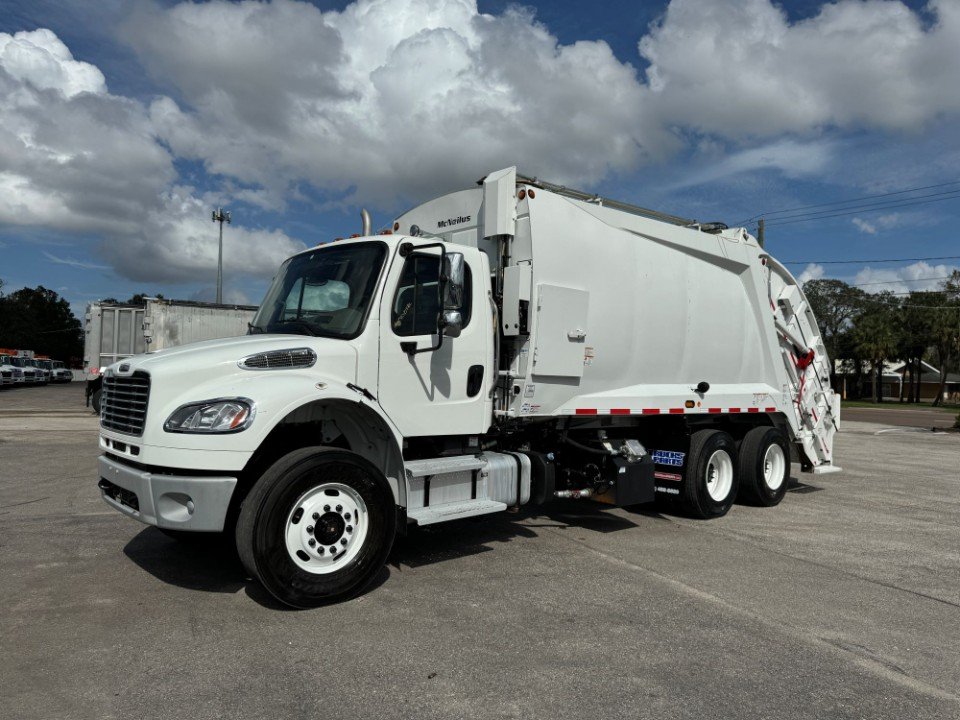 2023 Freightliner M2-106 McNeilus 2511 25 yd!