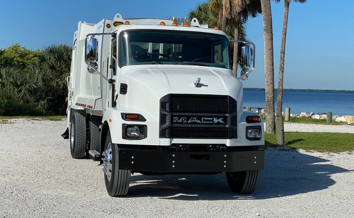 2024 Mack MD 642R - 13 yd Pac Mac Rear Loader Garbage Truck