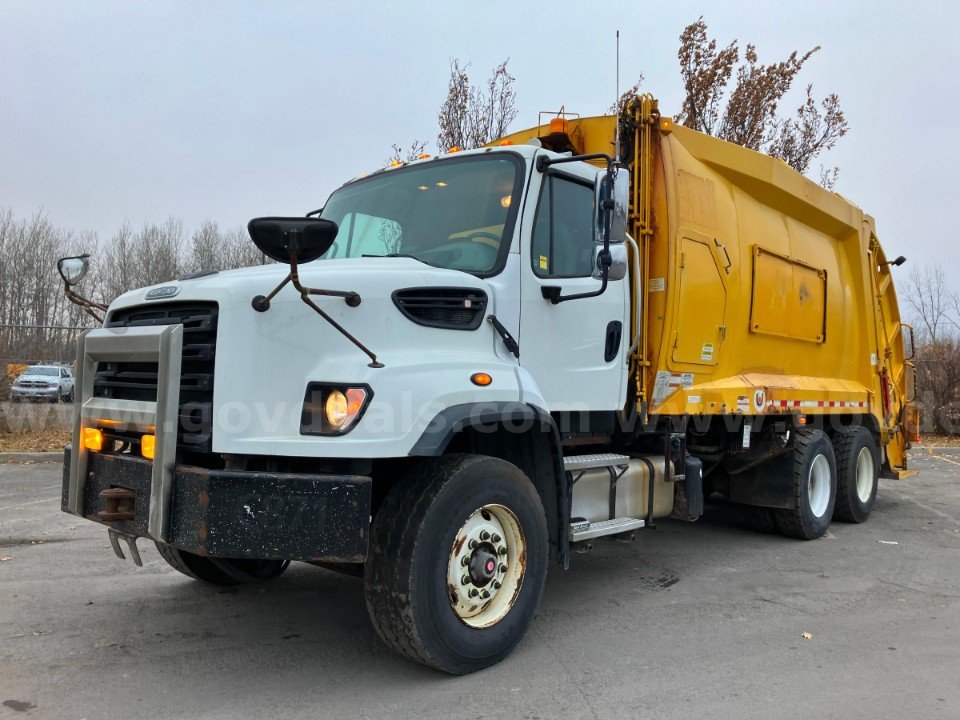 2013 Freightliner 114SD