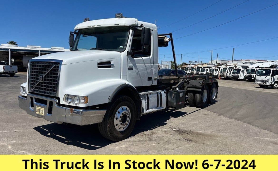 2019 Volvo VHD64 - 60,000 lb Galfab Roll Off Truck