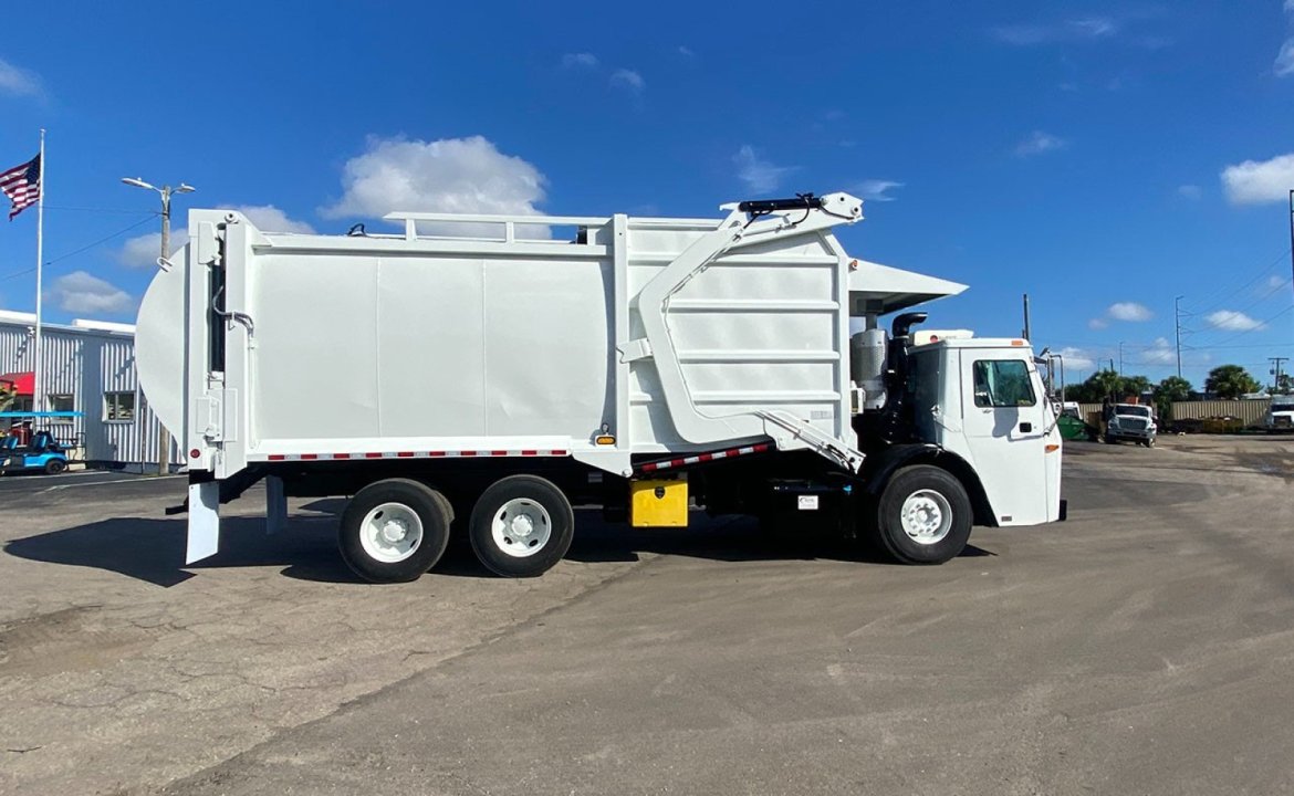 2014 Mack LEU613 - 40 yard EZ-Pack Front Loader Garbage Truck