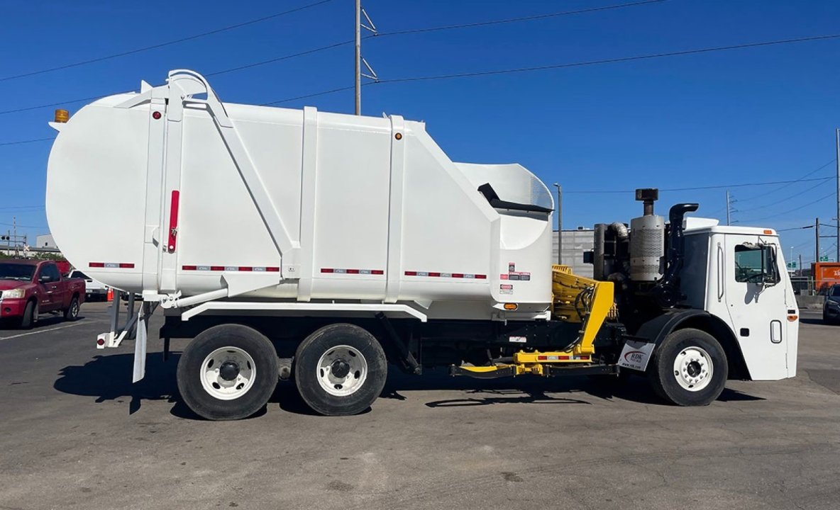 2013 Mack LEU613 - 37 yd. Heil Side Loader Garbage Truck