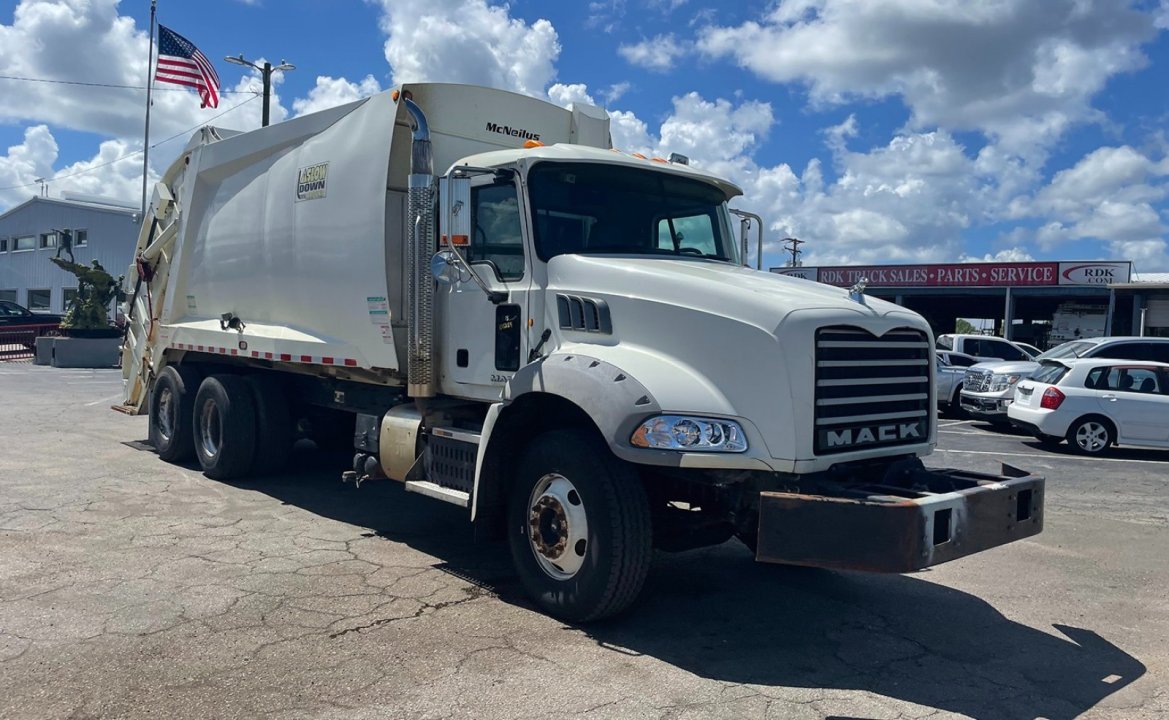 2012 Mack GU813 - 25 yd. McNeilus Rear Loader Garbage Truck