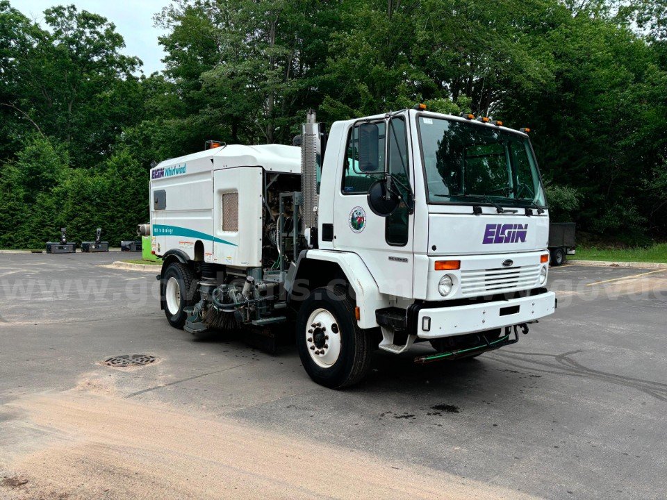 2003 Sterling SC8000 / Elgin Whirlwind Street Sweeper