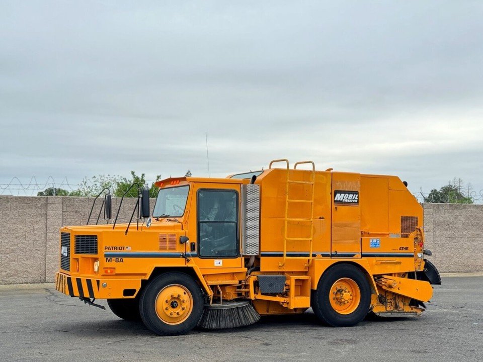 1999 Athey Mobil M-8A Patriot Bottom Dump Street Sweeper