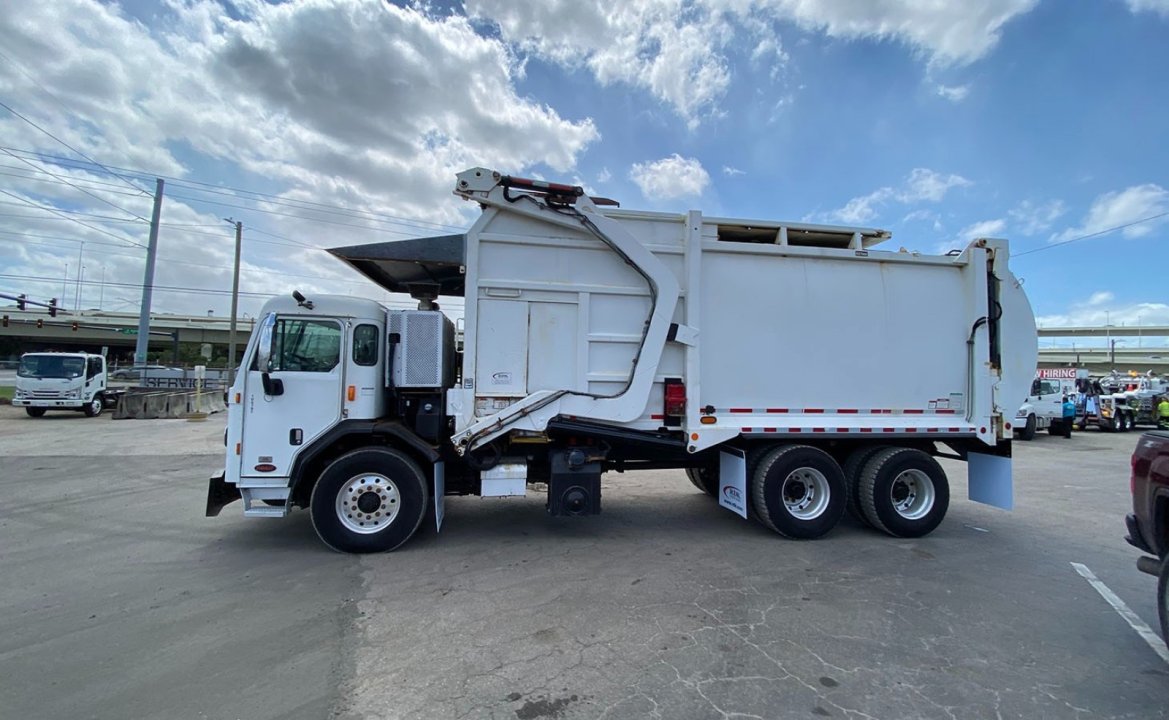 2019 Peterbilt 520 - 40 yd EZ Pack Side Loader Garbage Truck