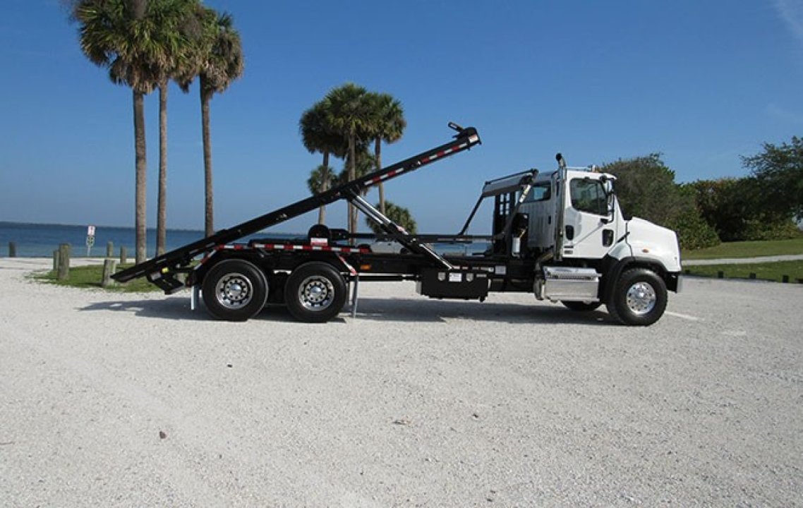 2024 Freightliner 114SD - 60000 lb Pac Mac Roll Off Truck