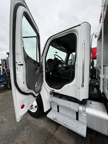 2020 Freightliner M2-106/20yd Heil Rear Loader!