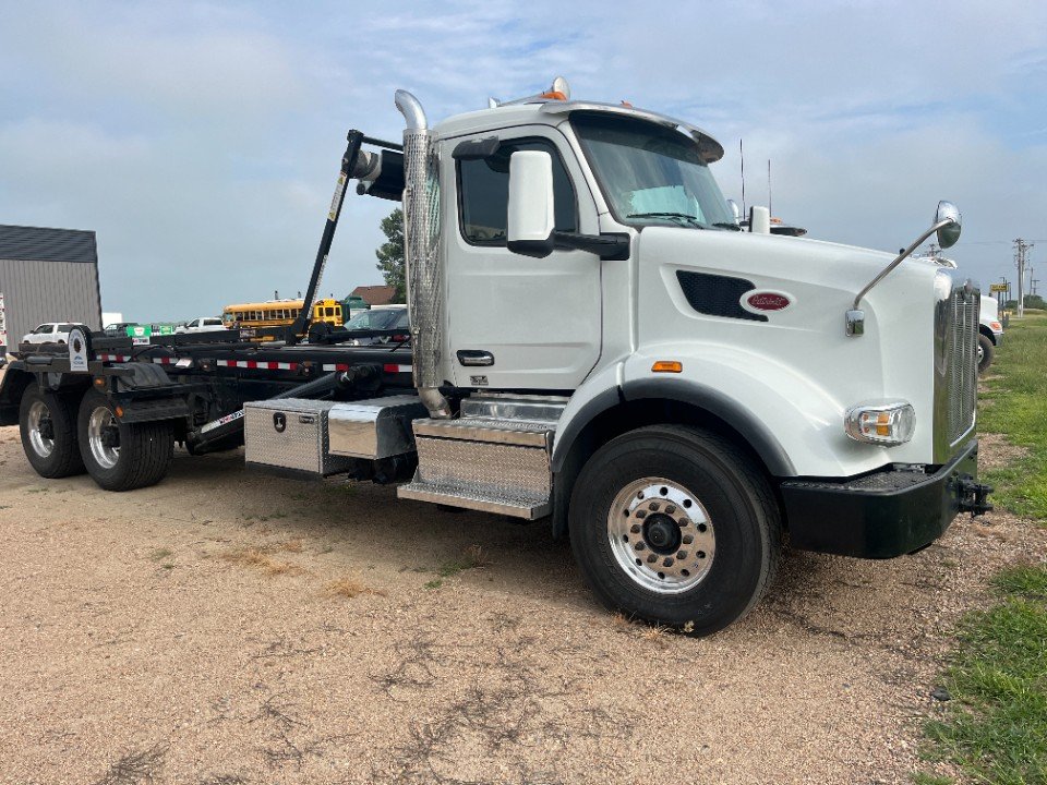 2023 PETERBILT 567 CABLE ROLLOFF TRUCK ONLY 14,500 MILES 