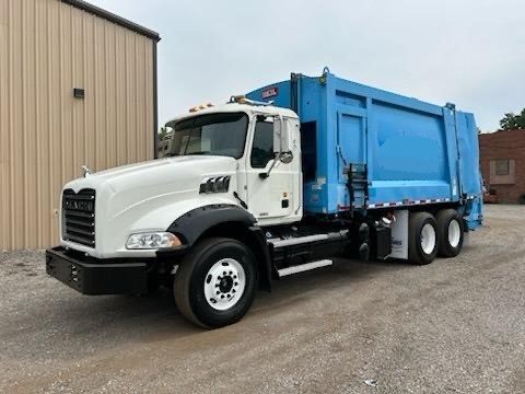 2016 Mack Granite Heil 25 Yd Rear Loader