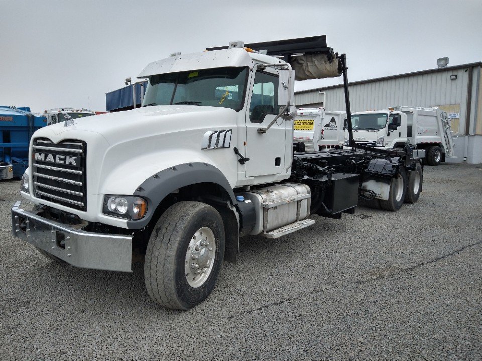 2013 Mack GU 713