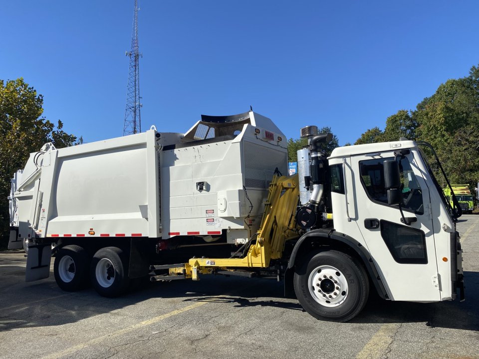 2022 Mack LR64 Heil Automated Side-Loader