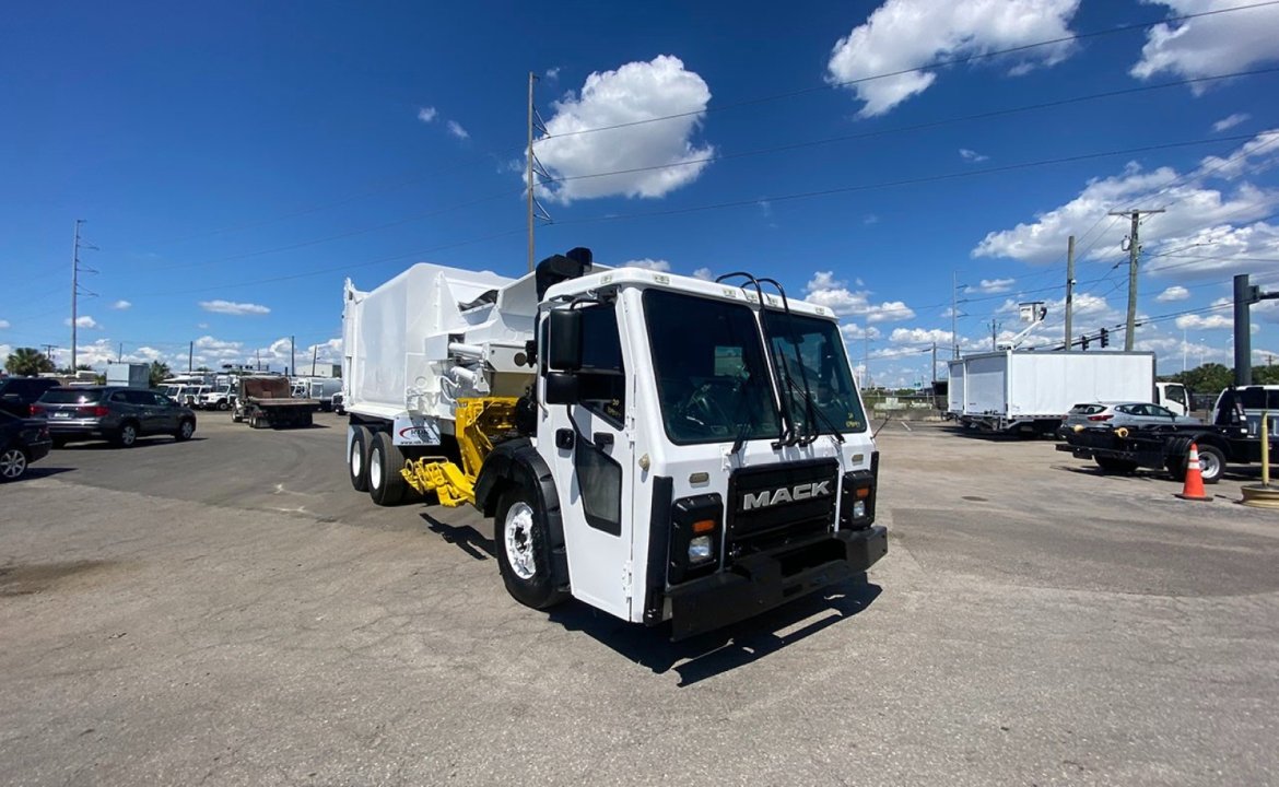 2017 Mack LR613 - 31 yd Dadee Scorpion Side Loader Garbage Truck