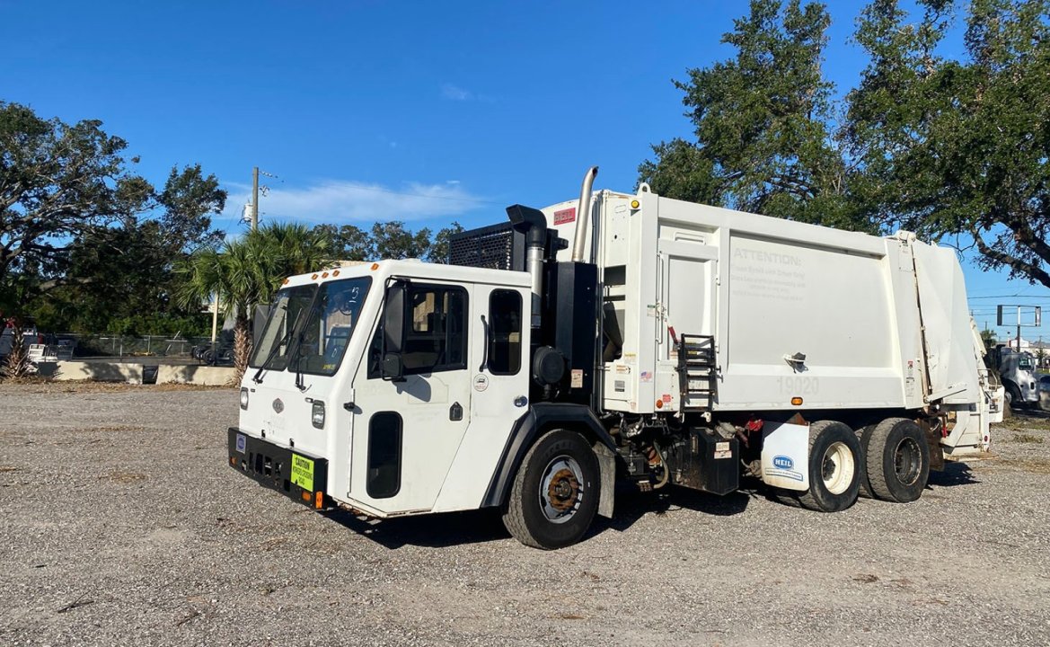 2017 CCC LET 2 - 25 Yard Heil Dura Pack 5000 Rear Loader Garbage Truck